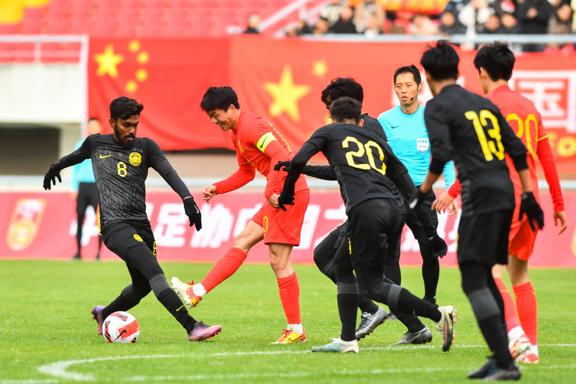 国际足球比赛中,中国队获得亮眼表现是什么